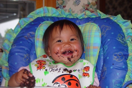 Kasen eating chocolate cake